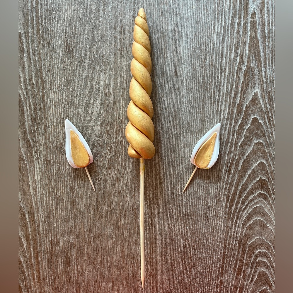 Unicorn cake topper